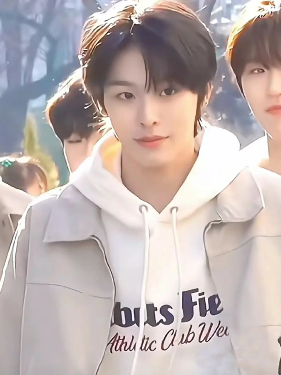 Mole Branco com Letras Estilo Simples de Dança NCT RIKU 2024 Nova Chegada Mistura de Aodão e Poliéster Manga Longa Overs...