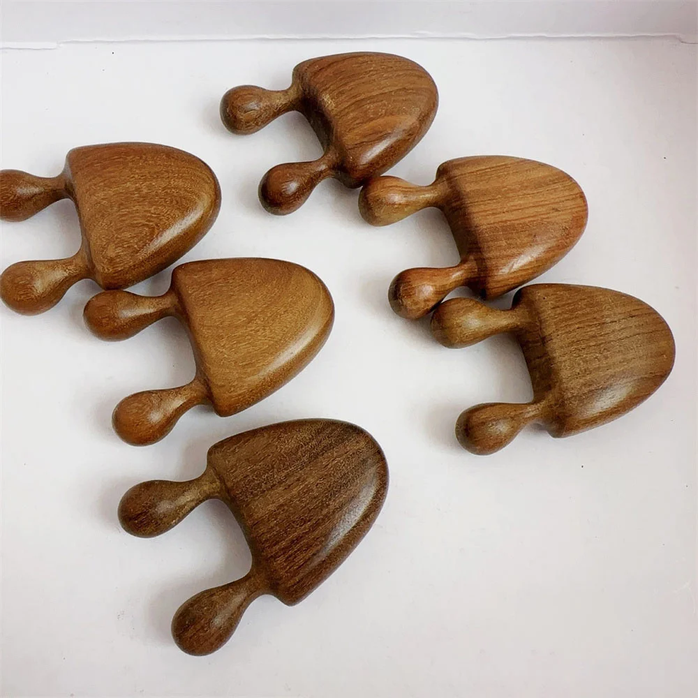 1PCS Green Sandalwood Facial Massage Comb Wooden Handle Piece Green Sandalwood Nose Eye Massage Small Snail Comb