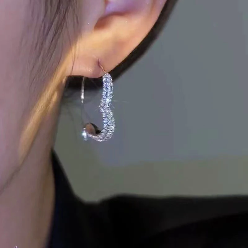 New Fashion Trend Silver Color Metal Rhinestone Heart shaped Earrings for Women Simple Temperament Girls Party Premium Jewelry