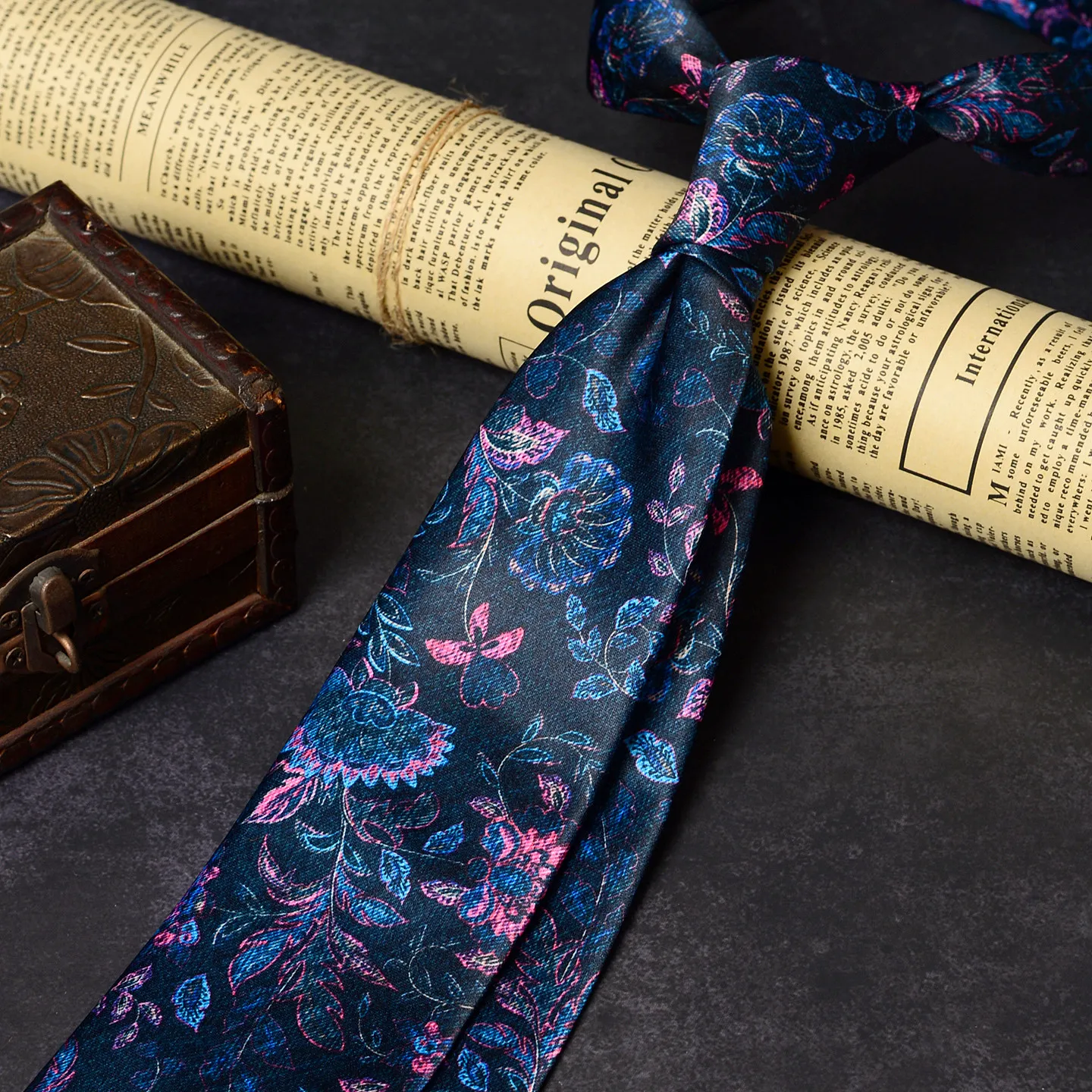 high-quality-retro-style-men's-tie-with-navy-blue-pink-leaves-floral-patterns-casual-business-shirt-accessories-8cm-wide-cravat