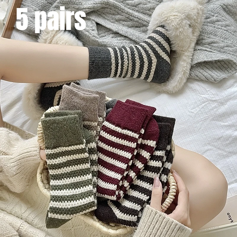 5 أزواج من مجموعة الخريف والشتاء الجديدة مع جوارب متوسطة مخططة سميكة مخملية جوارب طويلة متعددة الاستخدامات لدفء الشتاء