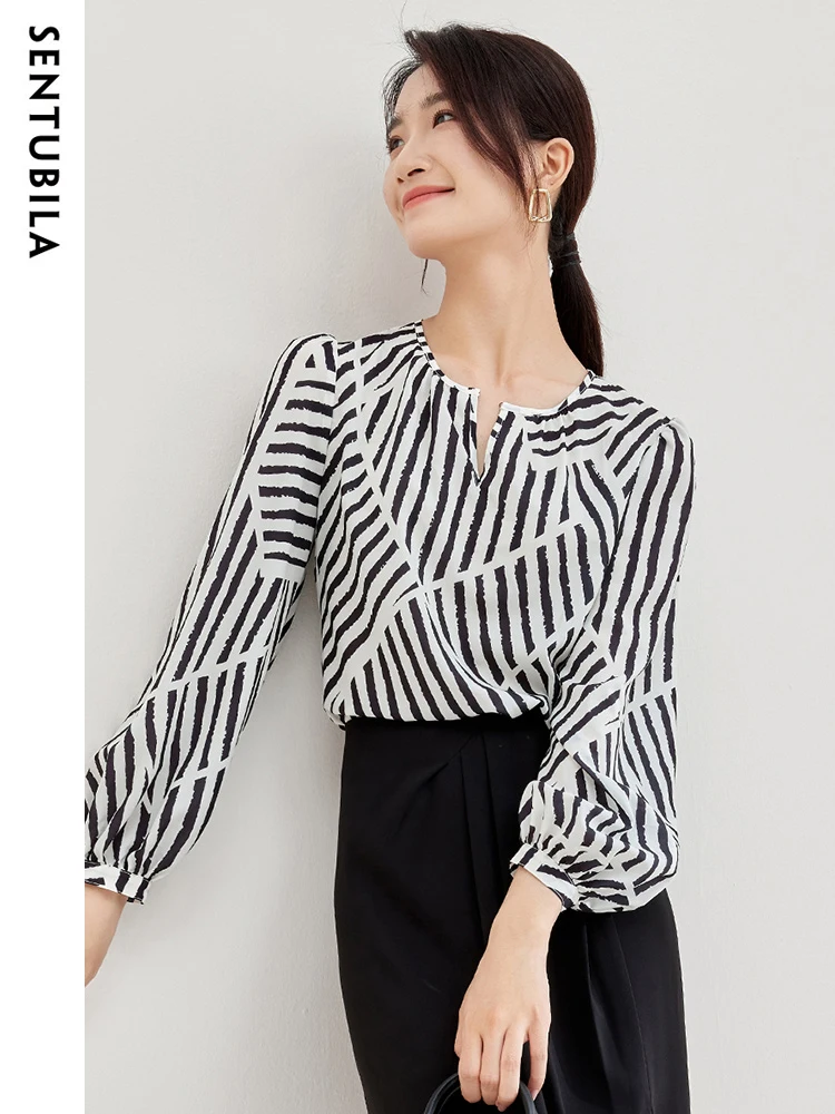 SENTUBILA 2024 Autumn Chiffon Shirts Women Pullovers Tops Casual Fashion Striped Slimming O-Neck Long Sleeve Blouses 133V51304