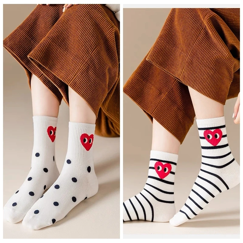 Chaussettes mi-tube respirantes à motif de cœur pour femmes, chaussettes de sport pour filles, style universitaire, haute qualité, nouvelle tendance, 5/10 paires