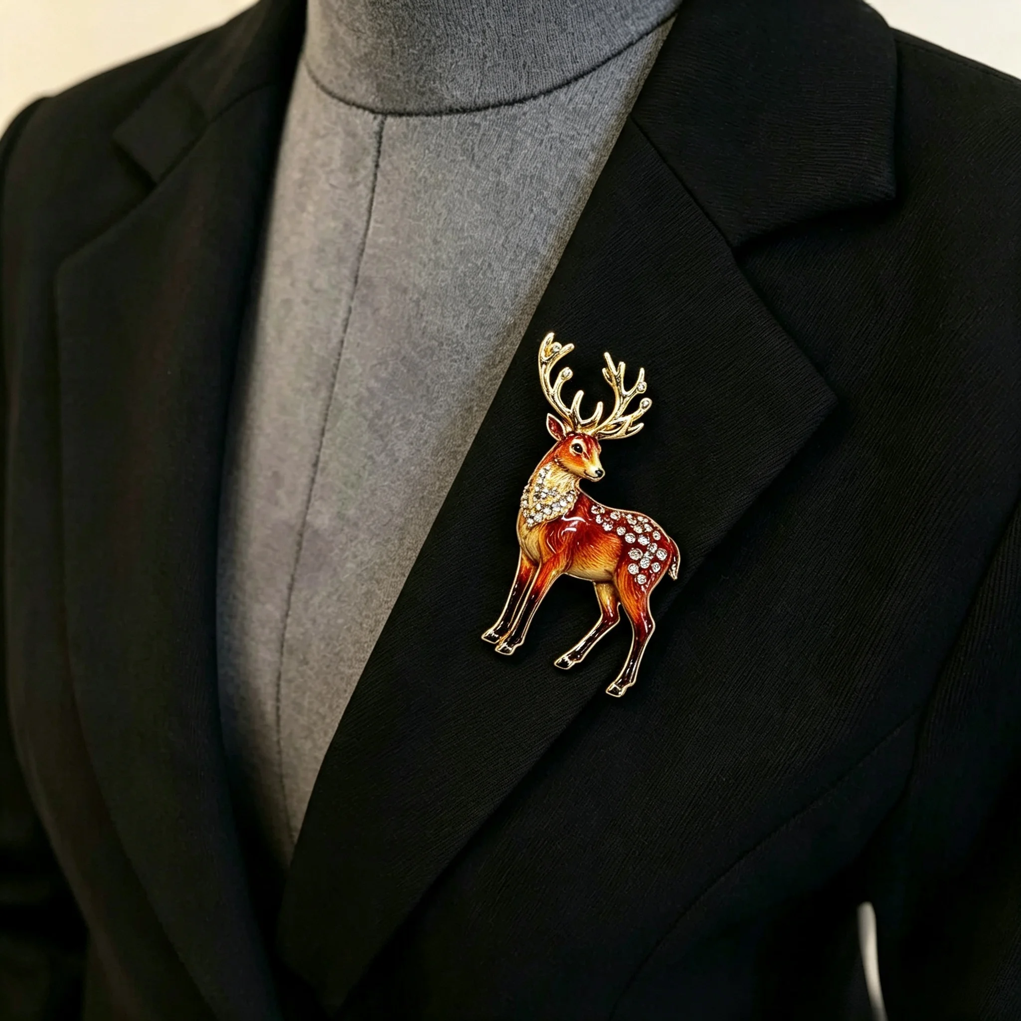 Essh&Pule Vintage Elk Deer Animal Brooch Enamel Crystal Rhinestone Lapel Pin Fine Craft Suit Scarf Accessory Men Women Gift