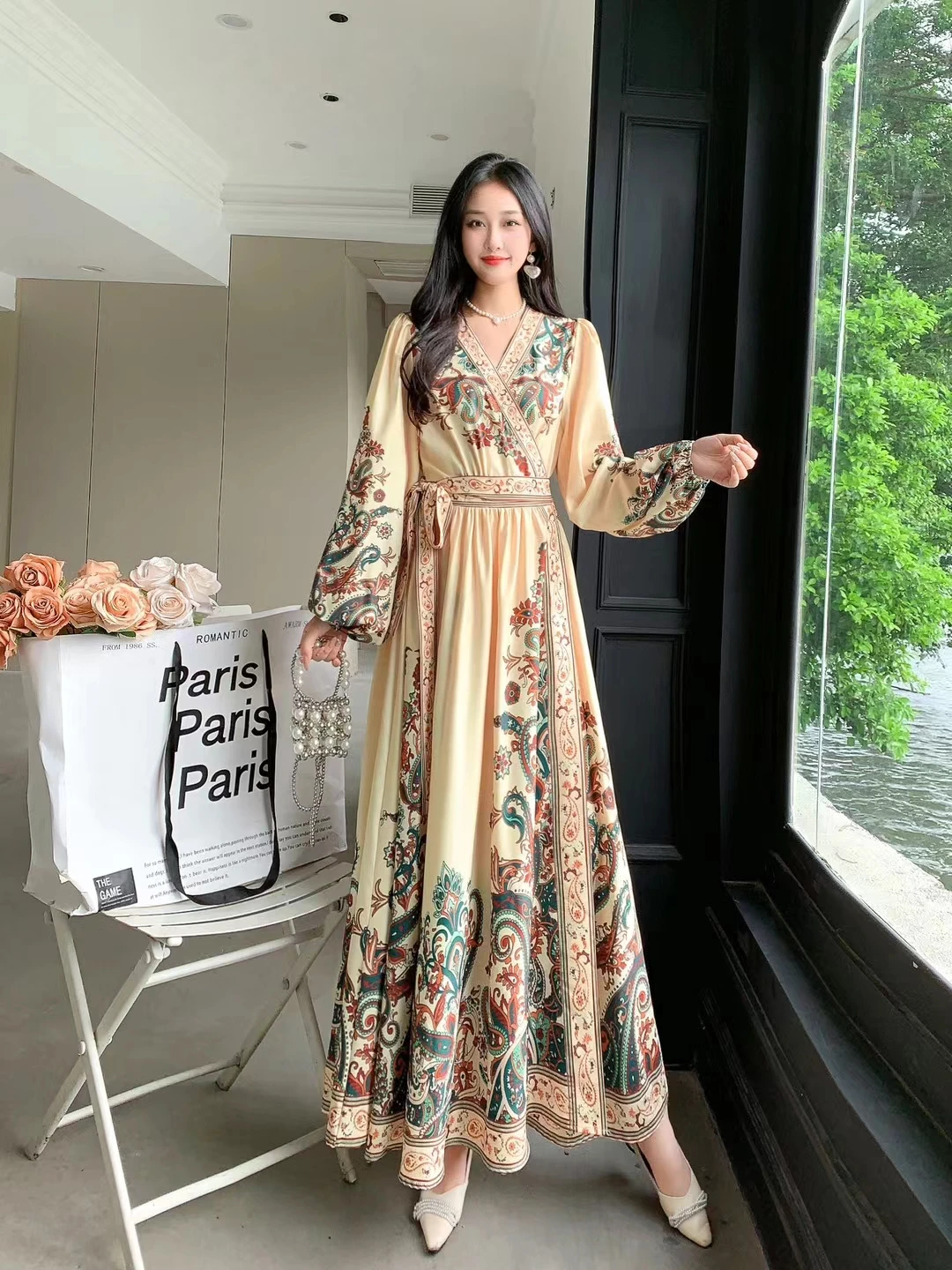 Fall 2024 New Vintage Court Style Bubble Long Sleeve V-Neck Cinched Waist Tie A-Line Print Dress Elegant Swing Dress Long Skirt