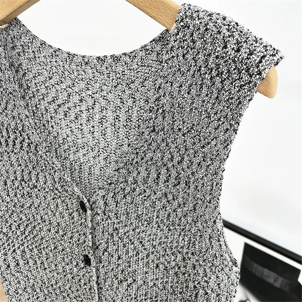 Women's 25 Summer New Cardigan V-neck Sleeveless Single Breasted Straight Tube Slim Knit Mixed Color Vest