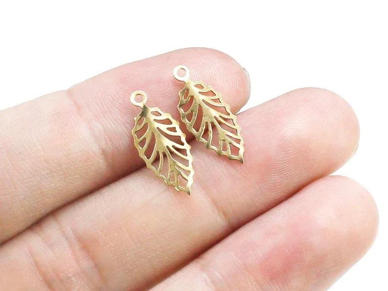 

50pcs Hollow Leaf Earring Charms, Brass Leaf Charm, 17.2x7.4mm, Earring Findings, Necklace Pendant, Jewelry Making R2449