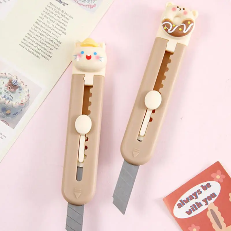 Cartoon Utility Messer für Studenten niedlichen Mode Box Cutter kleine tragbare kawaii beige Kaffee Farbe Brieföffner Büro