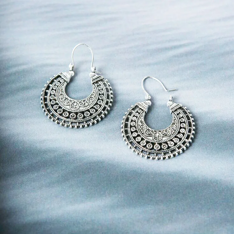 Bohemia Antique Silver Color Hollow Arabesquitic U Shape Hoop Earrings For Women Ethnic Jewelry Indian Earring Bijoux Brincos