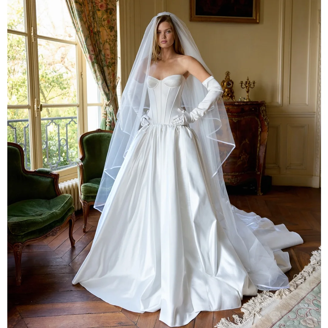 White Satin Wedding Dresses Sweetheart Neck Bustier Corset Bridal Gown Ruched Skirt Sweep Train robe de mariée Customized