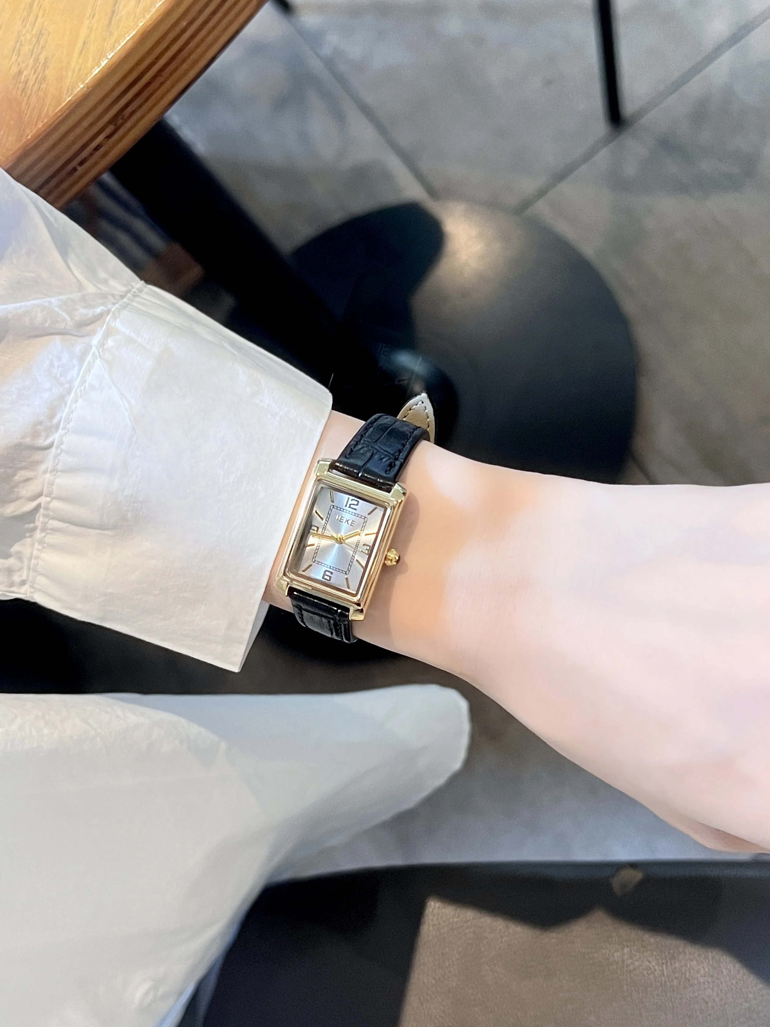 ساعة نسائية أنيقة فاخرة مربعة الشكل على الطراز القديم ساعة نسائية كاجوال نسائية جلدية كوارتز ساعة عصرية ريترو #1