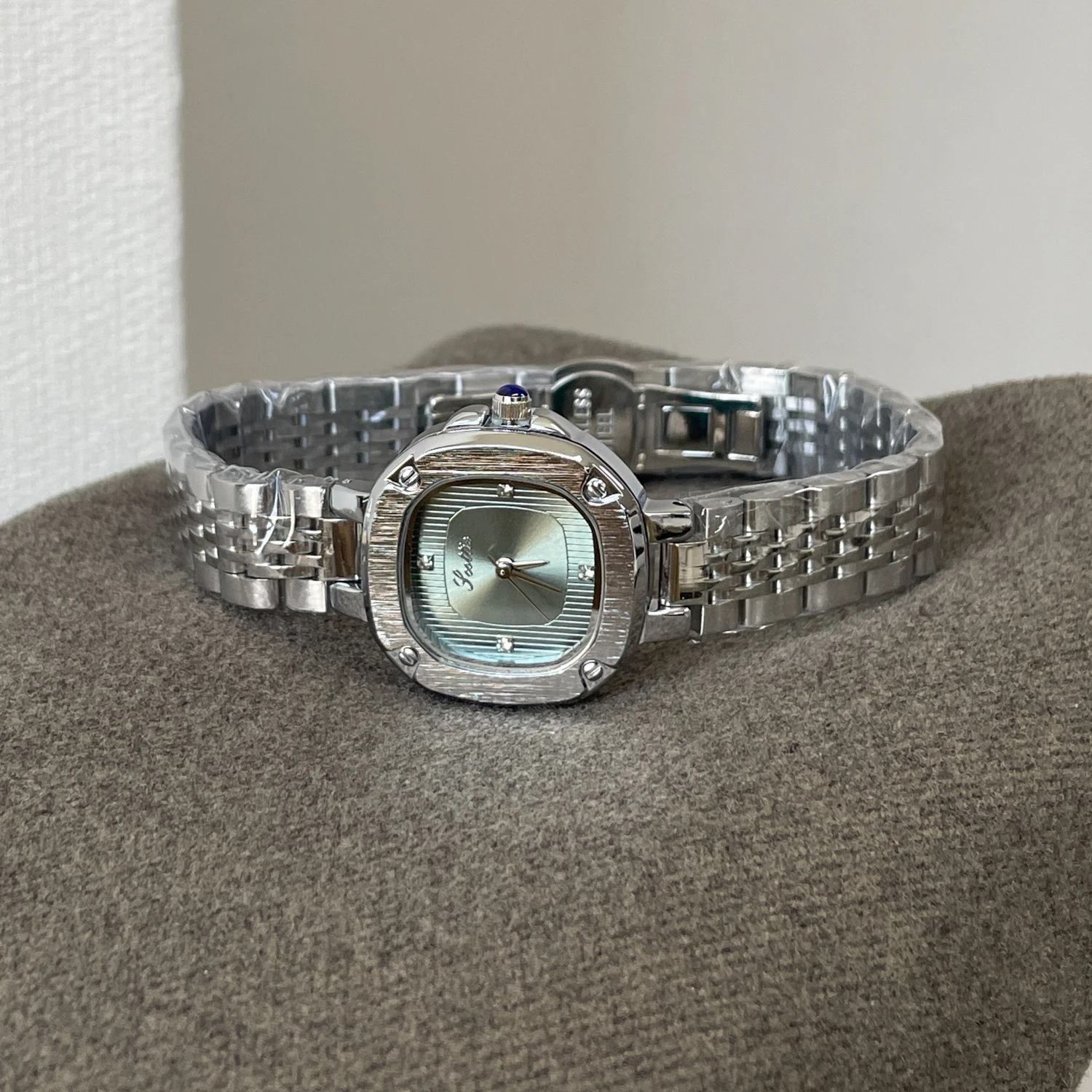 Luxury Steel Bracelet Watch High-Quality 2026 New Model Bracelet Watch Retro Quartz Wristwatch Women's Gift Timepiece