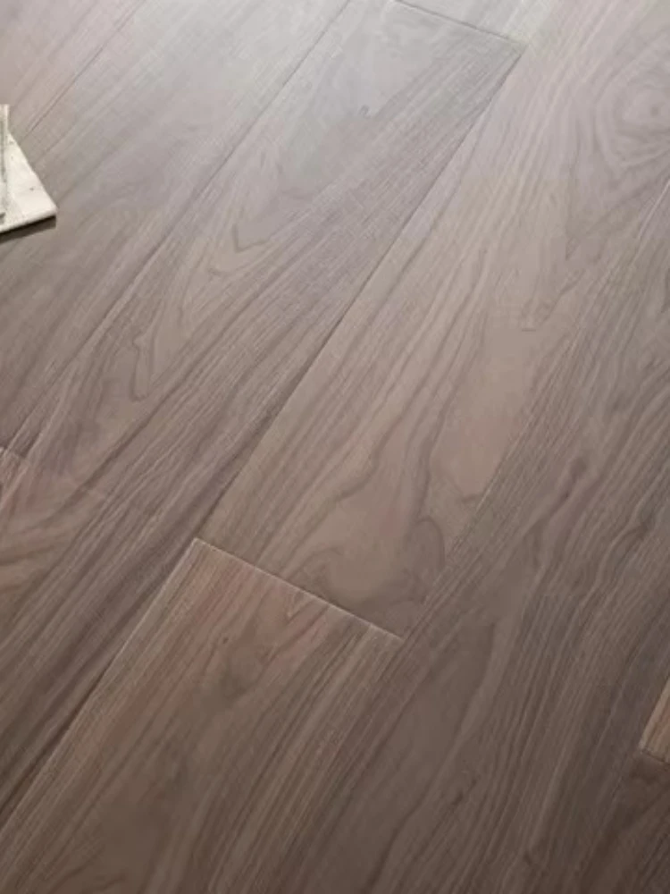 نسخة مخصصة من أرضية خشبية صلبة من خشب الجوز المتين الراقية وأرضية خشبية صلبة طبيعية لغرفة النوم الداخلية وأرضية خشبية هندسية