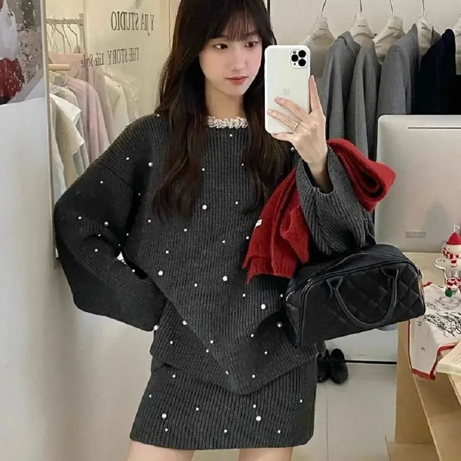 

French Two-Piece Set Heavy Industry Beaded Knitted Sweater Lazy Style Short Skirt Women Spring Autumn 2025 New Set
