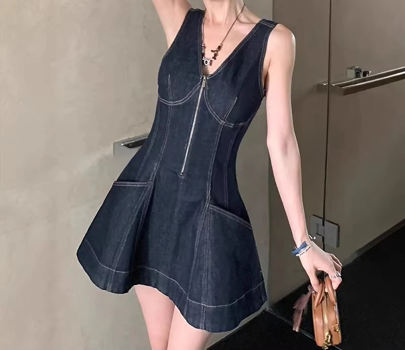 2026 New Elegant V-neck Temperament Dress with Cinched Waist and Sleeveless Short Vest Skirt