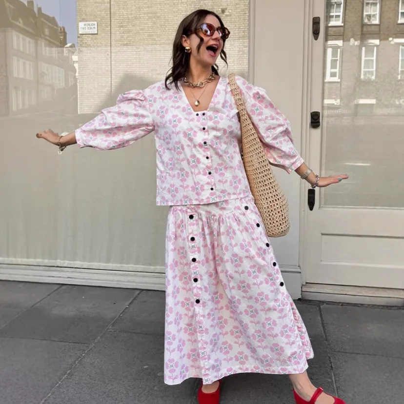 

Осенняя женская рубашка из двух предметов с принтом, лоскутная рубашка с v-образным вырезом и пышными рукавами на пуговицах для женщин, плиссированная женская длинная юбка с высокой талией