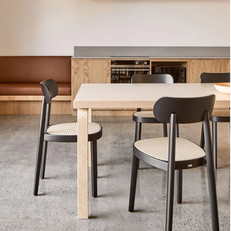 Esszimmerstuhl aus massivem Holz, moderner, einfacher Stuhl mit Rattan-Rückenlehne für den Haushalt