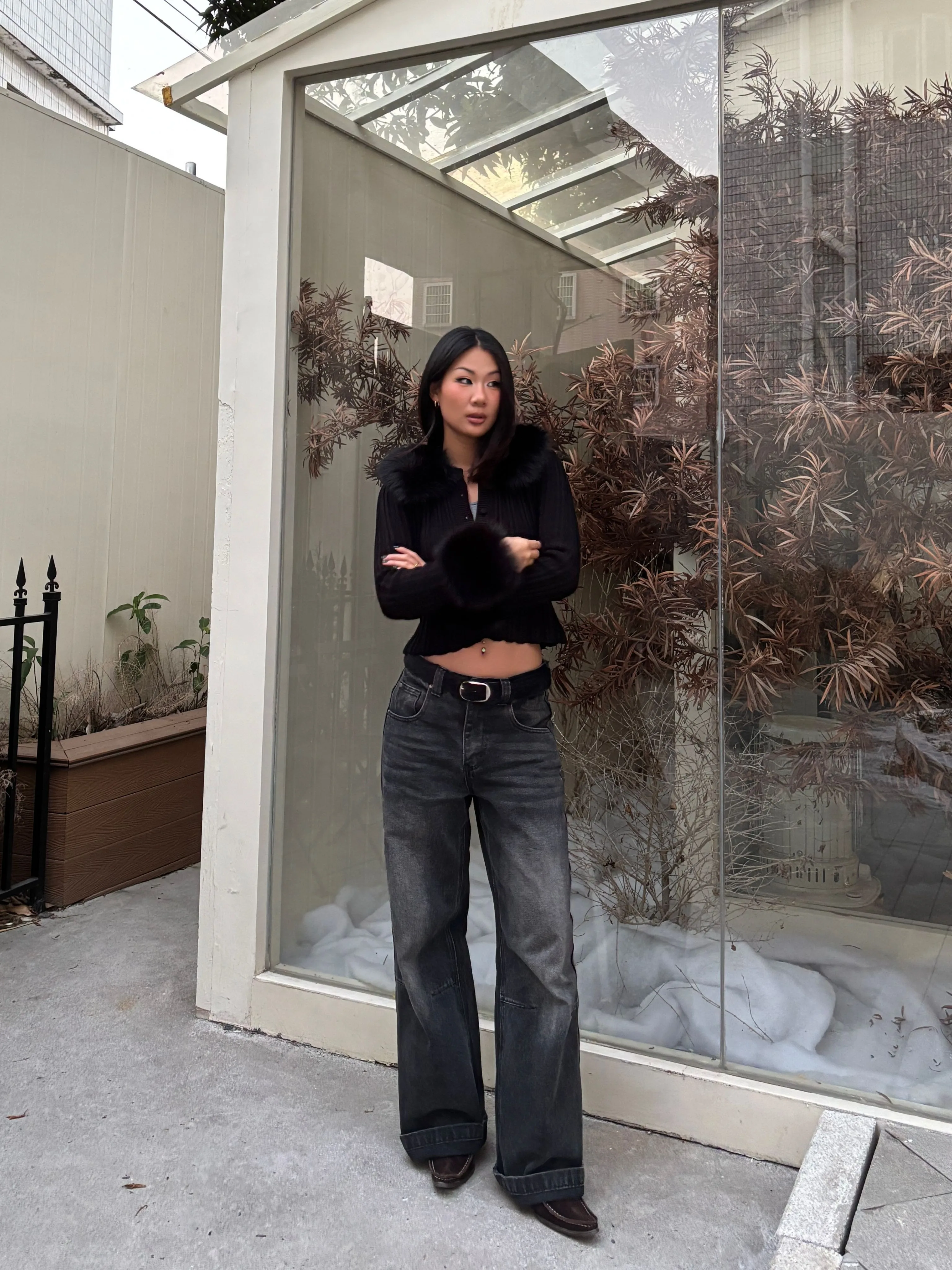 Guiz automne et hiver col de fourrure noir femmes pull Cardigan coupe ajustée manteau court noir pull Cardigan