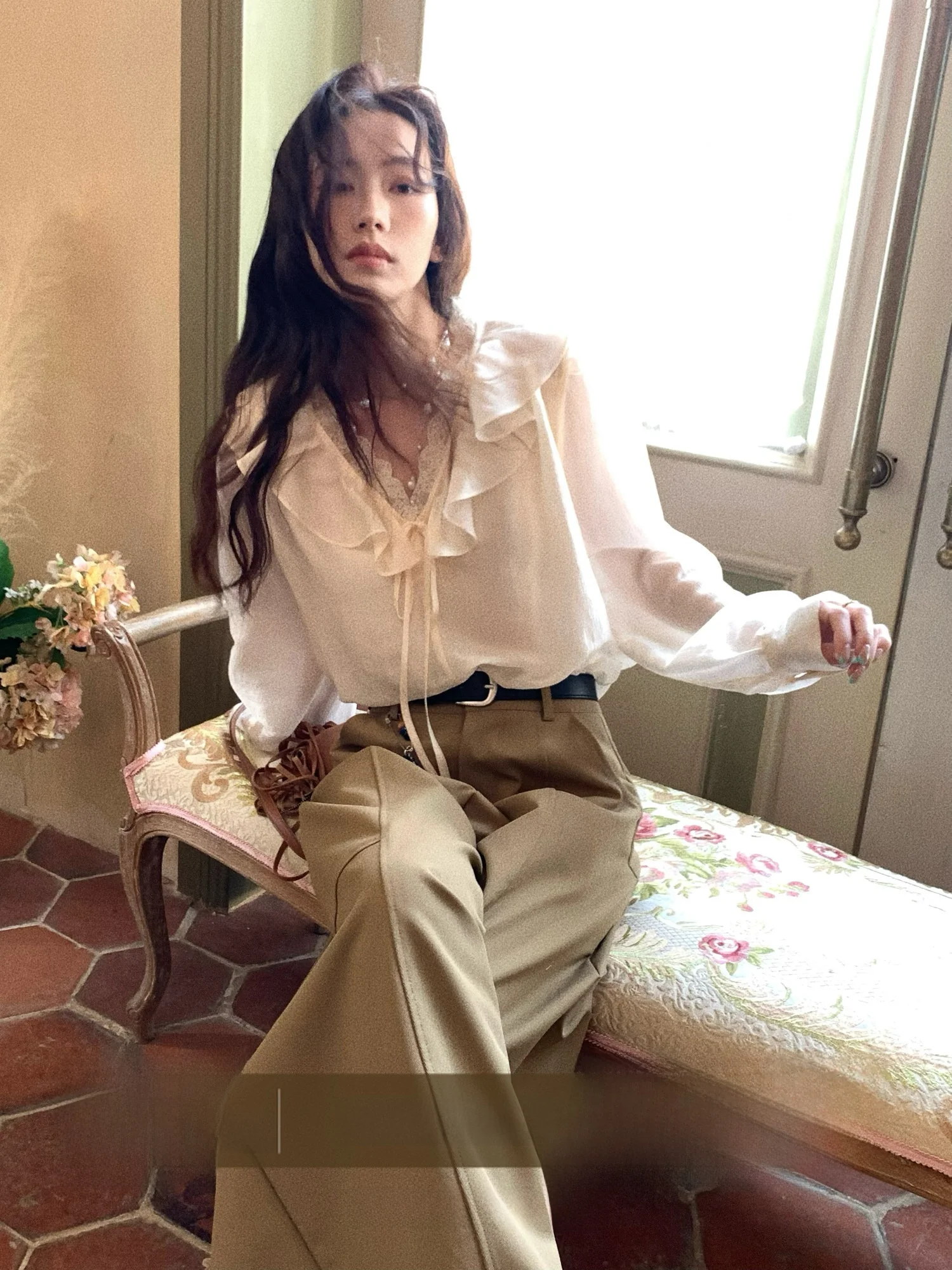 

Элегантная женская рубашка во французском стиле с длинным рукавом, кружевом, ацетатом, пэчворком, бантом и текстурой под дерево, для весеннего офисного образа