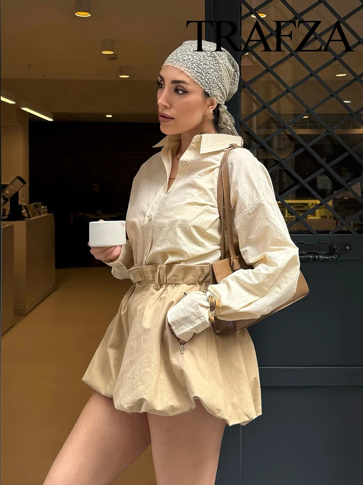 TRAFZA Women's Spring Fashion Balloon Mini Shorts Slim Fit Elastic Waist Button Zipper Pockets Fold Decoration Trendy Shorts