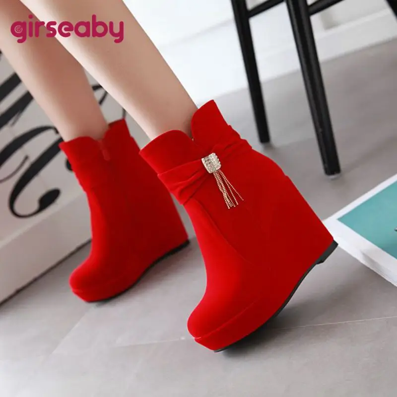 

Girseaby Sexy Red Women Ankle Boots Round Toe Wedges High Heel 11cm Flock Suede Big Size 42 43 Pendant Female Wedding Booties