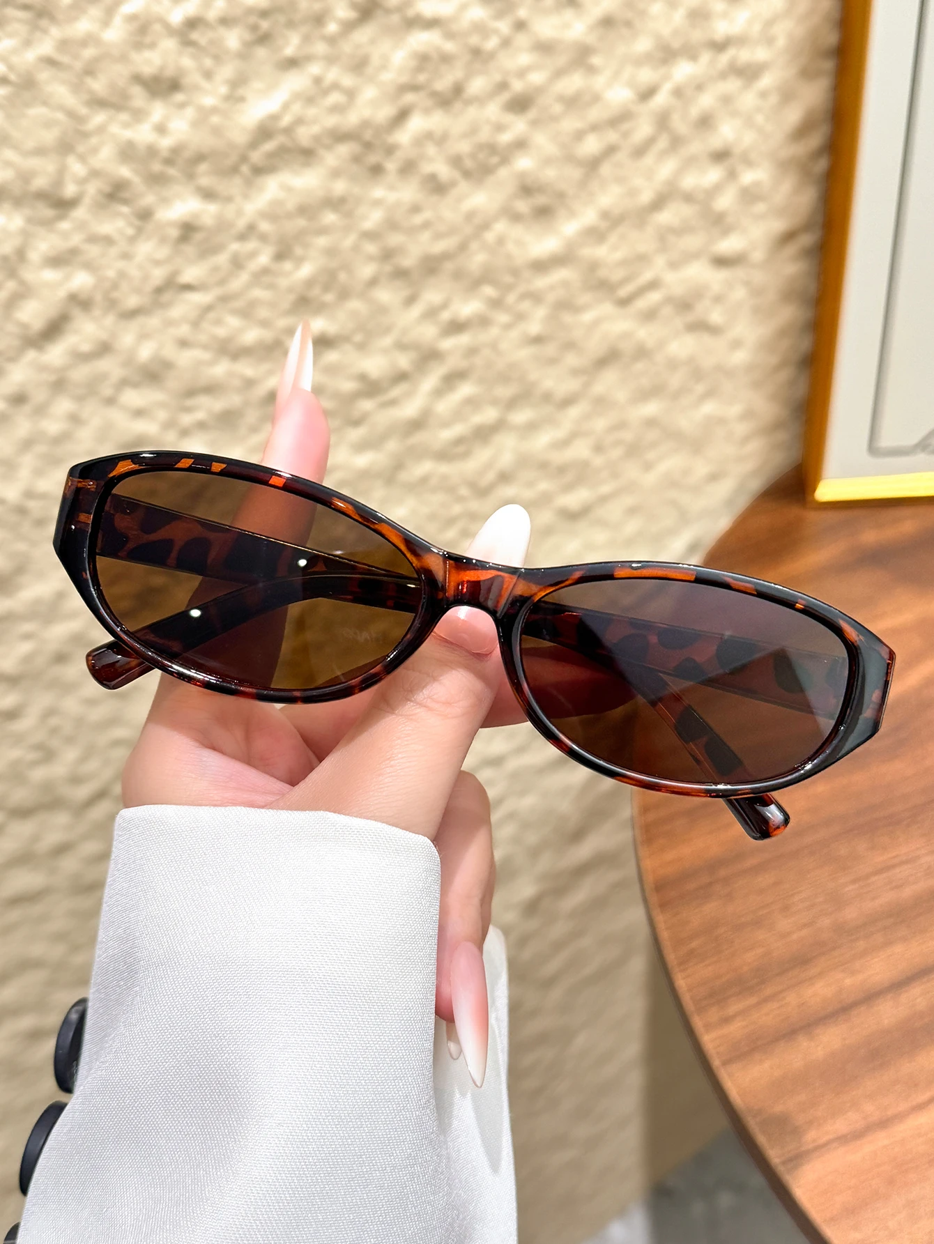 1Pc Retro Fashion Cat-Eye Narrow Frame Sunglasses Classic Versatile Basic Item Sunglasses for Daily Outings Vacation Outfits Dri