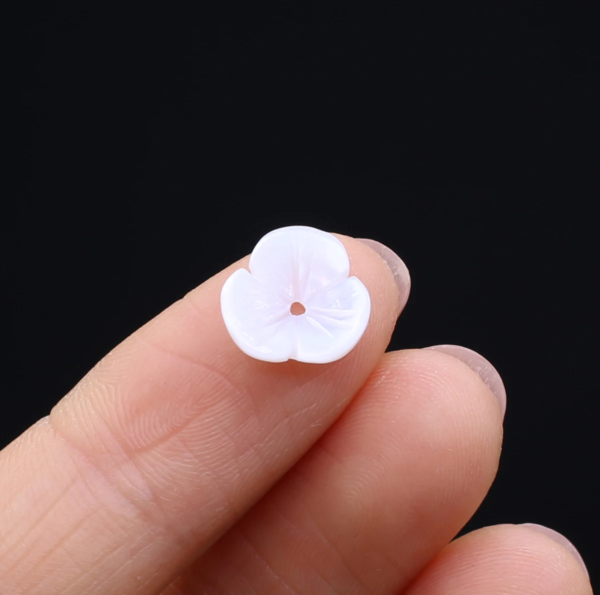 5Pcs Clover Shape Natural Mother of Pearl Shell Beads Perforated Loose Spacer Beads for Jewelry Making DIY Necklace Accessories