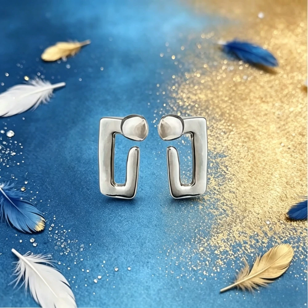 

2026 New Spain S925 Silver Fashionable Nail Shaped Earrings European and American Style Boutique Jewelry
