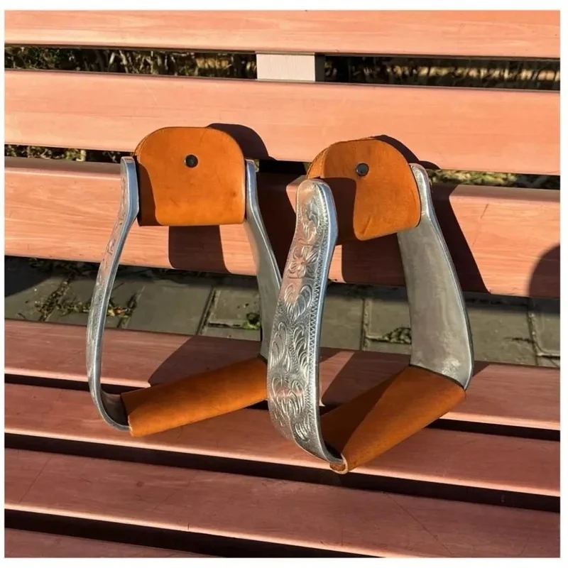 Engraved Aluminum Western Riding Stirrups Widened Enlarged Inner Diameter Outward Tilt Non-Slip Equestrian Equipment