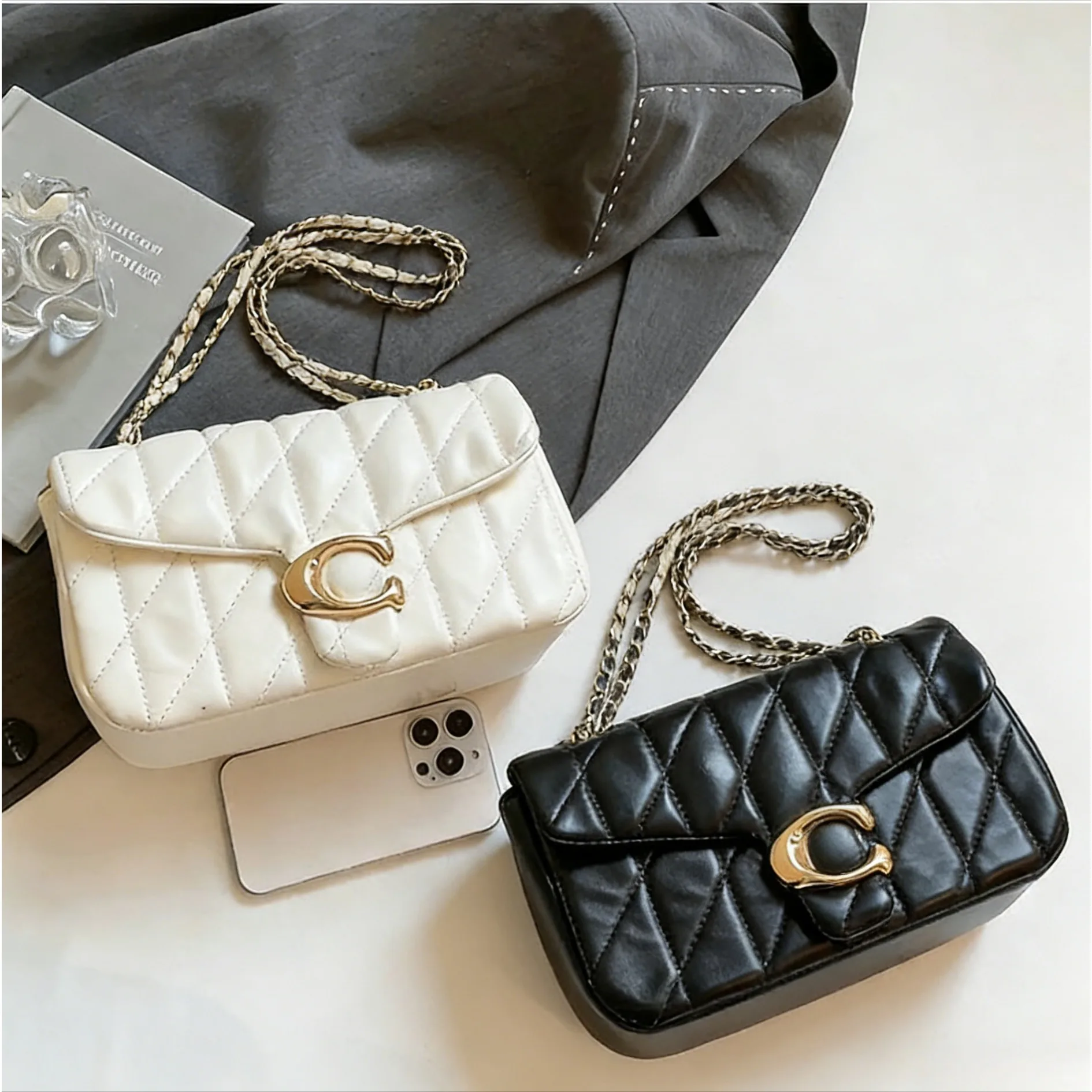 

Вышитая сумка из ниток, весна 2026, новая, с ромбовидным узором, в полоску, маленькая, с цепочкой, на плечо, женская сумка-багет, модная, подмышечная.