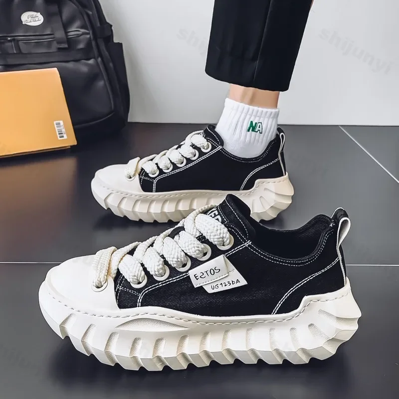 Sepatu Kasual Pria Musim Panas 2025 Tren Mode Baru Serbaguna Sepatu Kanvas Bernapas Meningkatkan Tinggi Badan Sol Tebal Sneakers Chunky