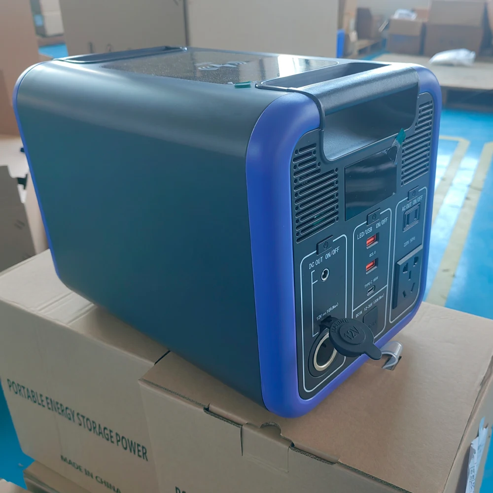 Poland Delivers  Ukraine LiFePO4 Portable Energy Storag 220V Peak 2000W Large Capacity Portable Charging Station Connect Househ