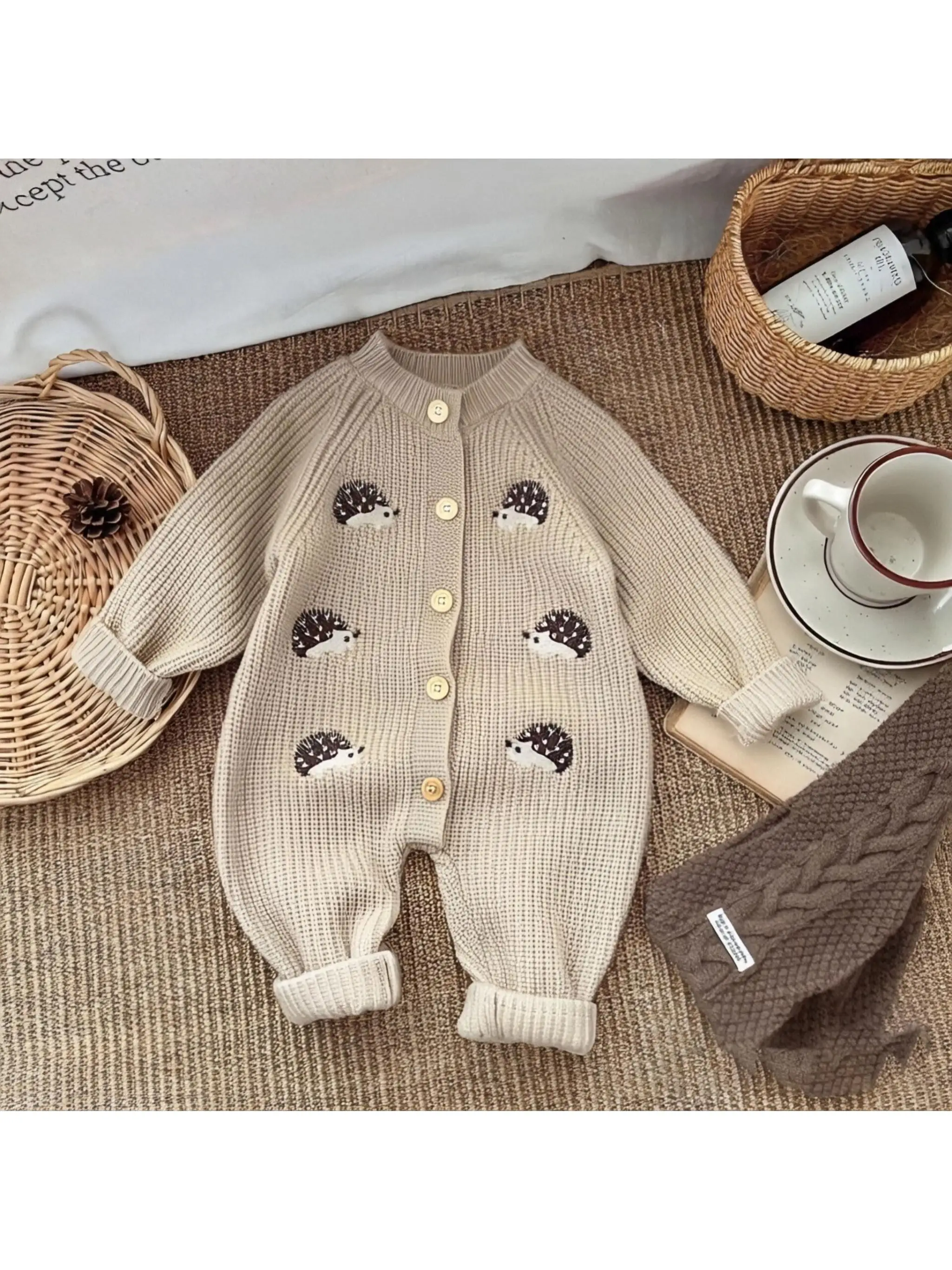 ملابس الربيع والخريف على الطراز الكوري بدلة أطفال محبوكة فائقة اللطيفة على شكل قنفذ صغير 100 يوم بدلة زحف محبوكة للخروج