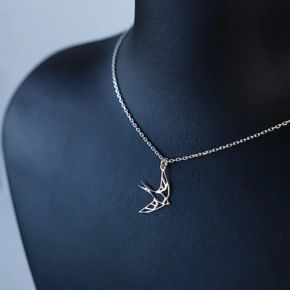 Stainless Steel Hollow Lucky Flying Peace Dove Bird Swallow Pendant Chain Necklace Love Woman Mother Girl Gift Wedding Jewelry