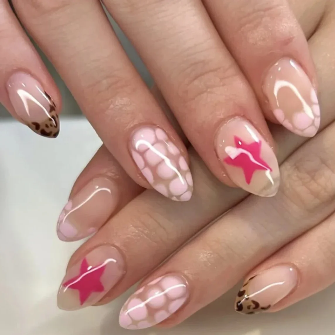 24Pcs 3D Golden Star Pattern Line Lava French Short Square Head False Nails Reusable Full Cover Fake Nails Tips Press on Nails