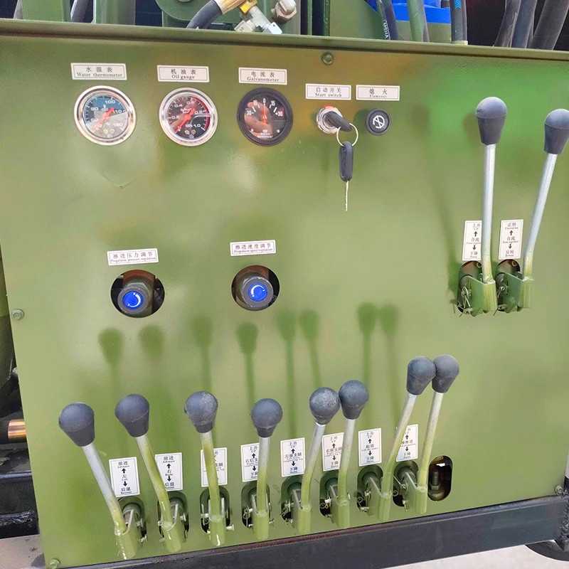 カスタマイズ可能な人気商品 SM200 クローラー式水井戸掘削リグ 200m深度 ポータブル油圧掘削リグ