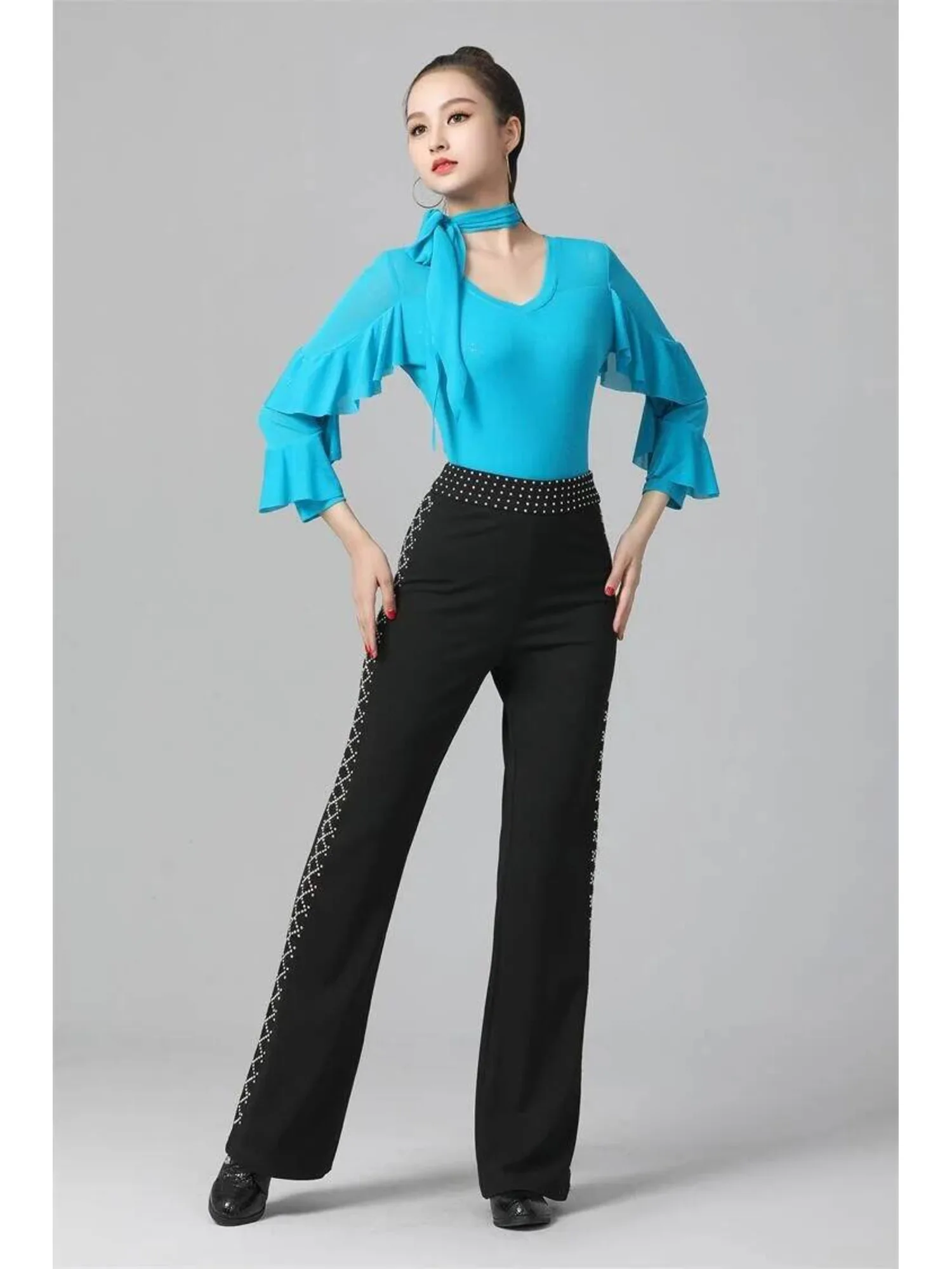 Ropa de baile de Color sólido, traje latino, peleles de manga larga para mujeres, bailes estándar, ropa femenina con volantes, Tops de práctica