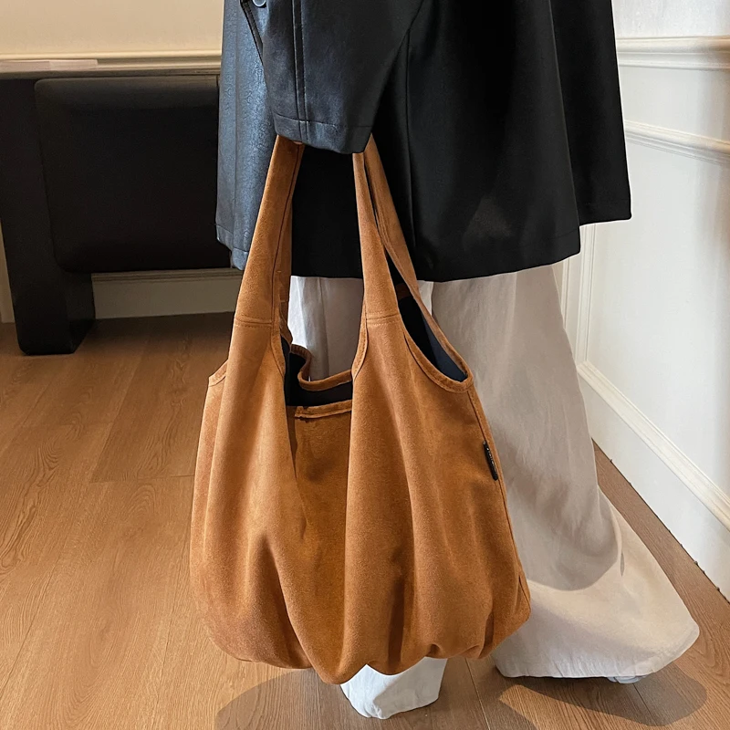 

Fashion Solid Simple Large Capacity Flannel Shoulder Bags for Women 2026 New Casual Versatile Commute Classic Style Tote Bags