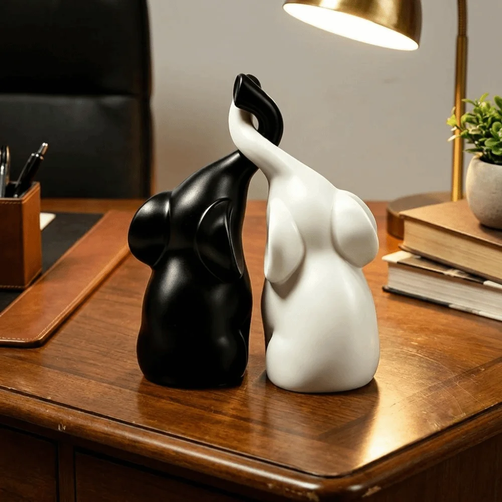 Niche Style Couples Elephant Statue Minimalist Plastic Elephant Sculpture Smooth Finish Loving Figurine Animal Art Decor