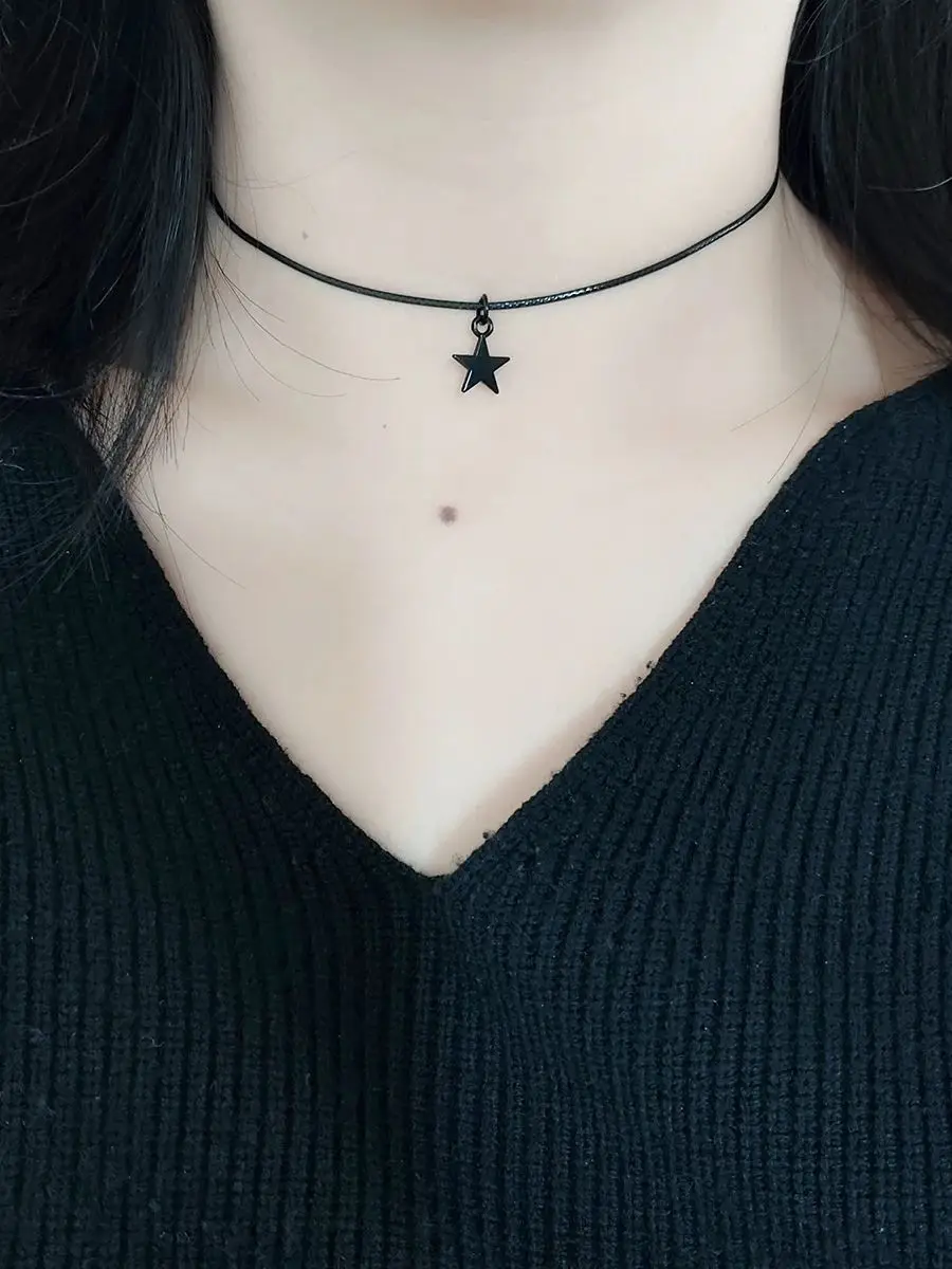 Stilvoll und schlicht, alles mit süßem und niedlichem schwarzem fünfzackigem Stern-Anhänger, Choker-Halskette, Damen-Accessoires