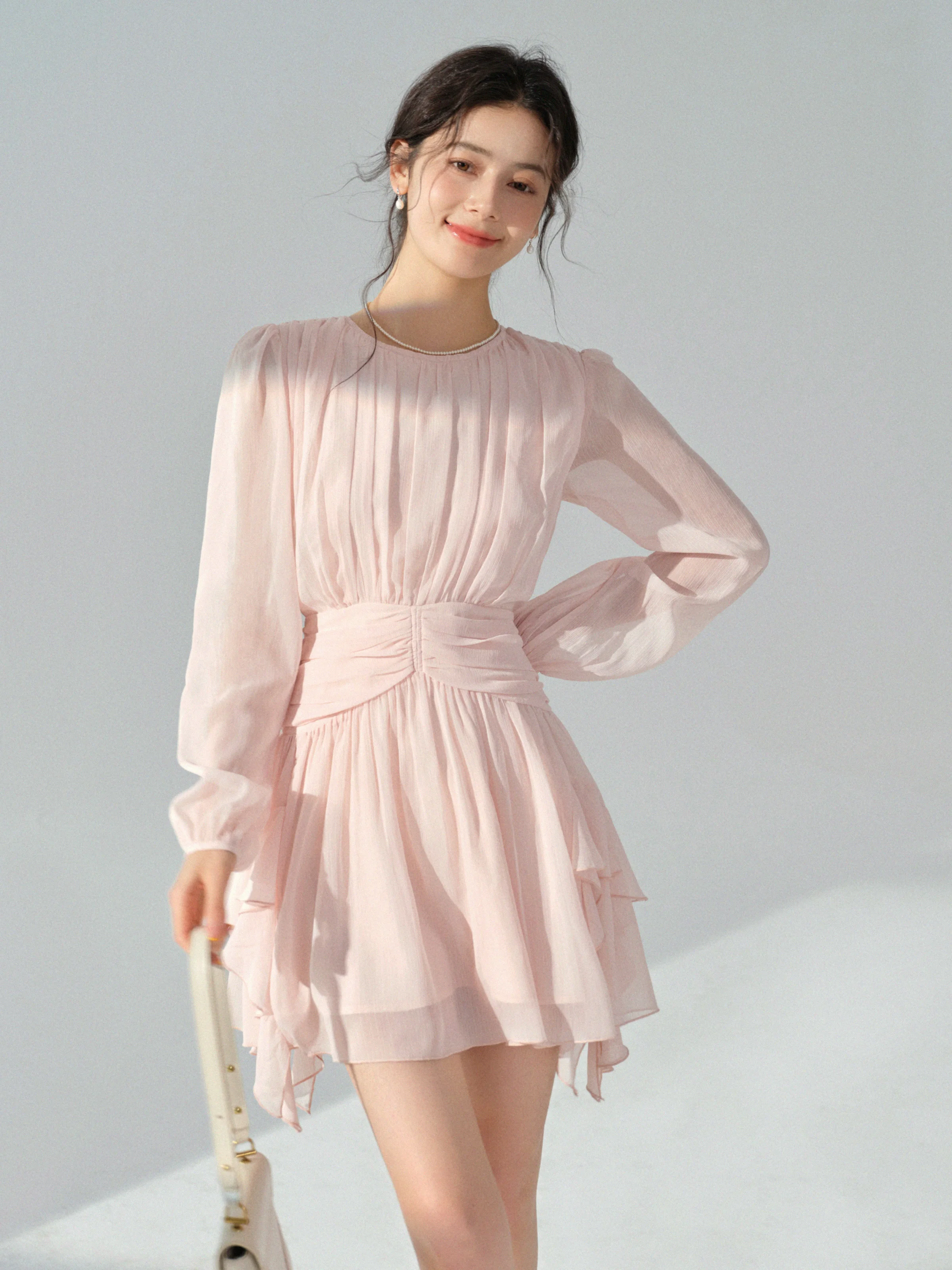 Gaun Midi Chiffon Lengan Panjang Elegan, Lembut, dan Bergaya dengan Desain Ruffle Prancis, Pinggang Ramping, dan Potongan Feminin untuk Wanita
