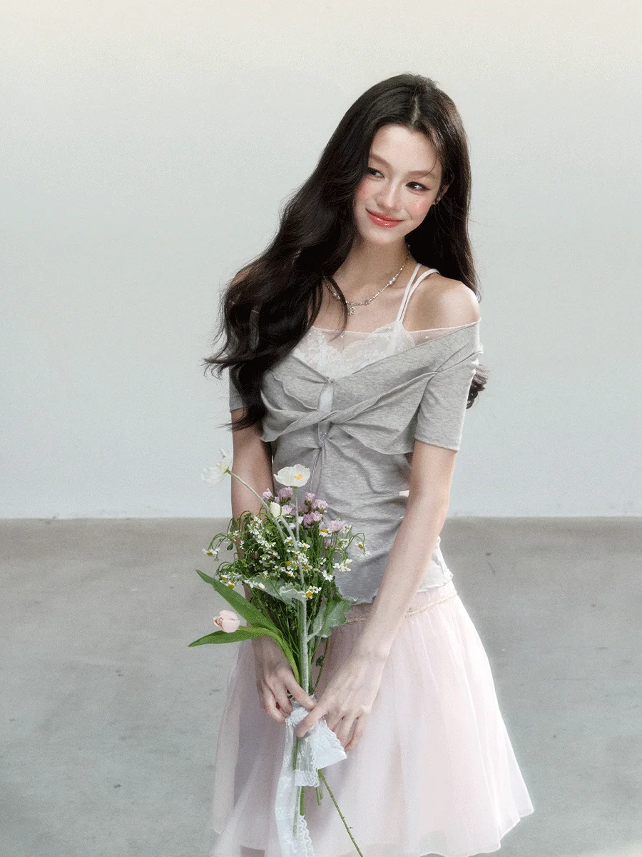 

Нежная футболка в стиле Gentle Style с кружевными вставками, коротким рукавом и узлом, дышащая, легкая, женская.