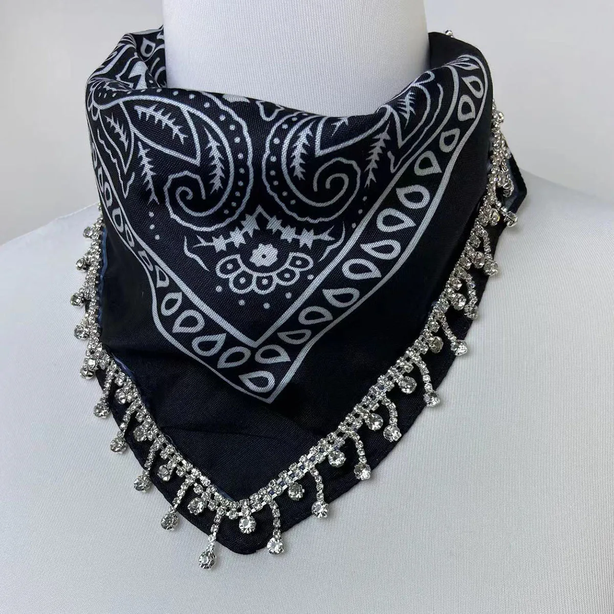 

53*53cm Paisley Printing Casual Look Brand Design Square Scarf Womnen Luxury Christamas Crystal Chian Headwrap