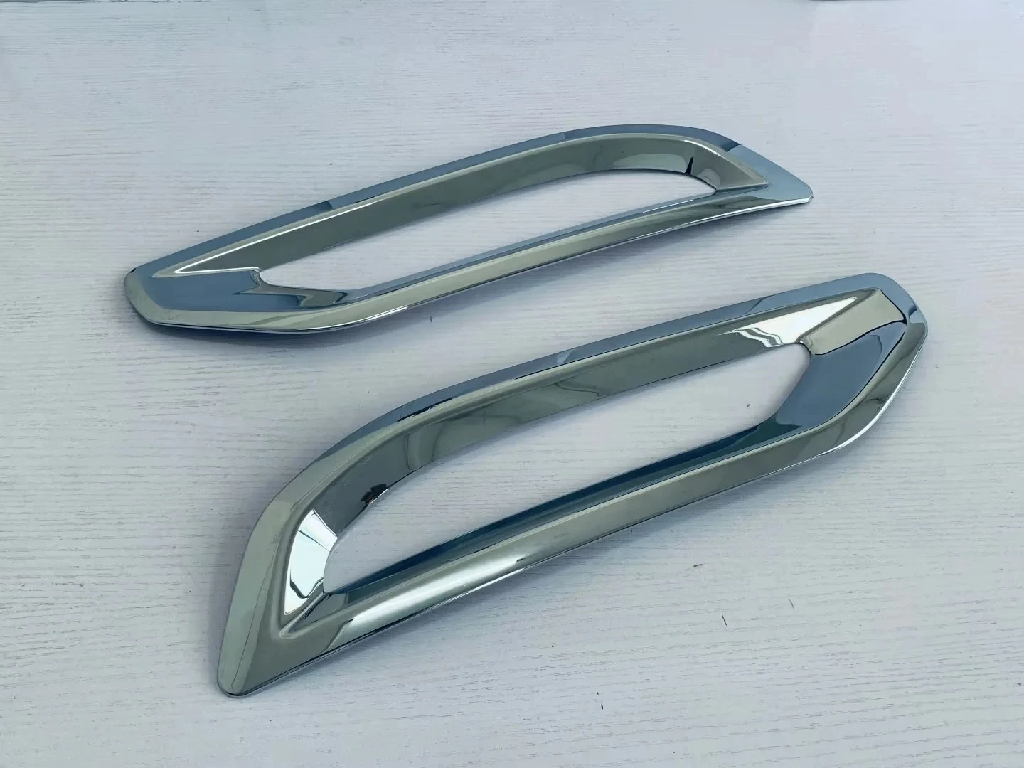 For Mitsubishi Outlander 2022 2023 Rear Trunk Pedal Bumper Lower Decoration Strip Tail Foglight Frame Cover Trim Car Accessories
