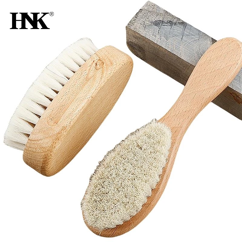 

Щетка с деревянной ручкой из козы для ухода за ребенком