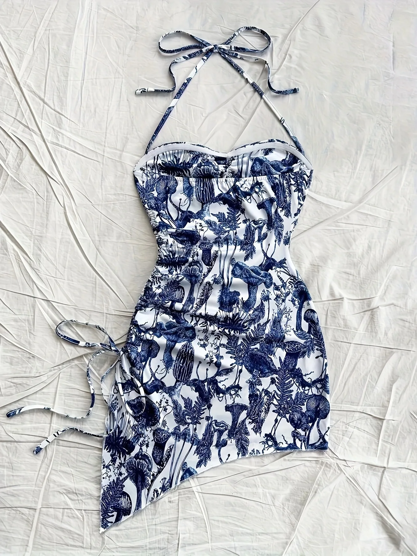 กระโปรงมินิแฟชั่นฤดูร้อนแบบผูกเอว ผ่าหน้าสูง ลายดอกเดซี่และเห็ด ทรงเข้ารูป เสื้อผ้าผู้หญิงแบบสั้น