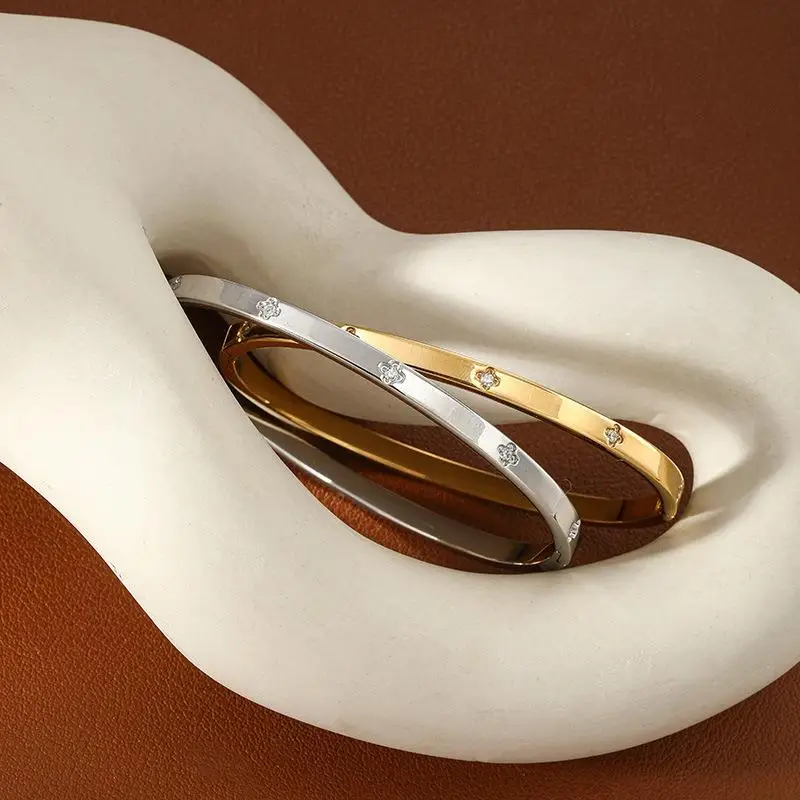 UILZ بسيطة أربعة أوراق كلوف زيركون الفولاذ المقاوم للصدأ سوار مجموعة للمرأة المجوهرات الأنيقة لمناسبات السفر واللباس الحزب