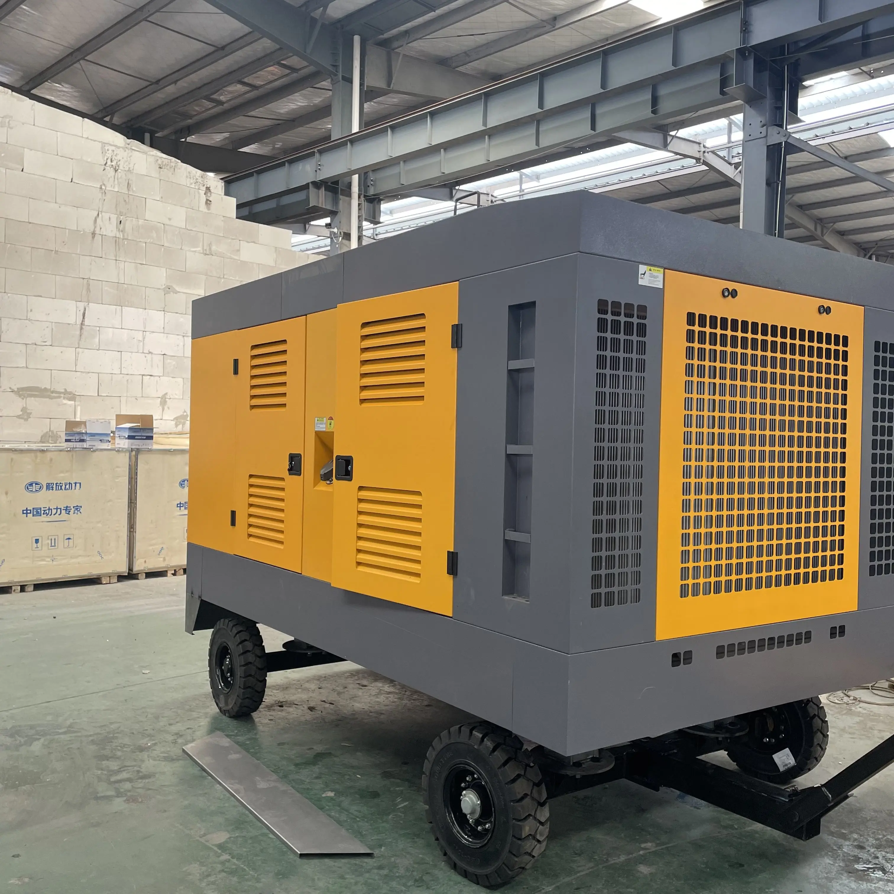 Factory Direct Sale Diesel 228KW 22 Bar Engine Screw Air Compressors For Water Well Drilling Rig