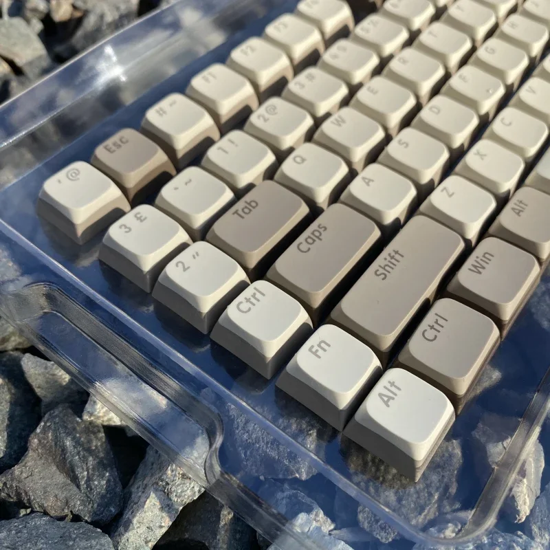 Mechanical keyboard PBT two-color double skin milk pudding keycap short ball XDA height supports 121 keys.