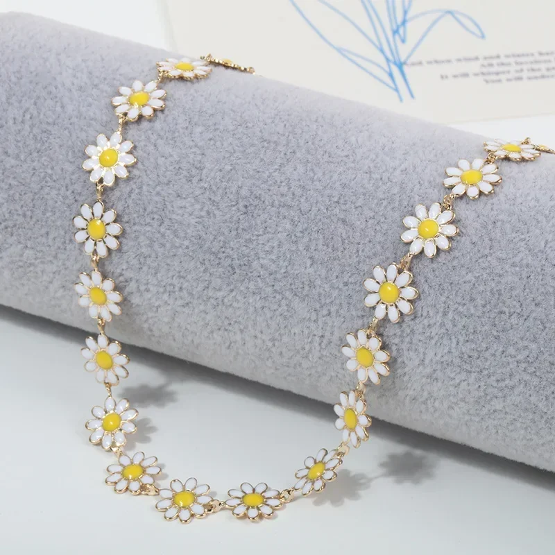 Flower Daisy Clavicle Chain Necklace for Women Girls Korean Style Sweet Short Choker Statement Wedding Bridal Jewelry Bracelet